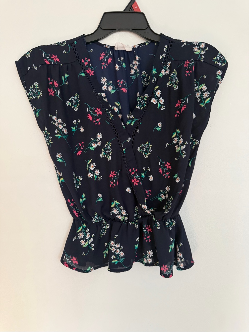 Sienna Sky (XS) Women’s Navy Floral V-Neck Peplum Blouse